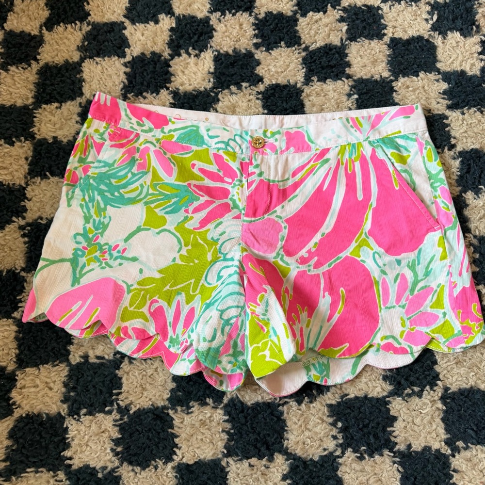 Lilly Pulitzer Buttercup floral printed scalloped 
 Shorts